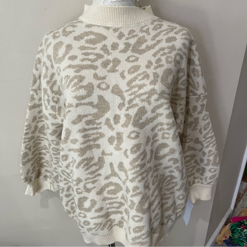 Goodnight Macaroon Womens Cream High Neck Leopard Print Sweater Size M